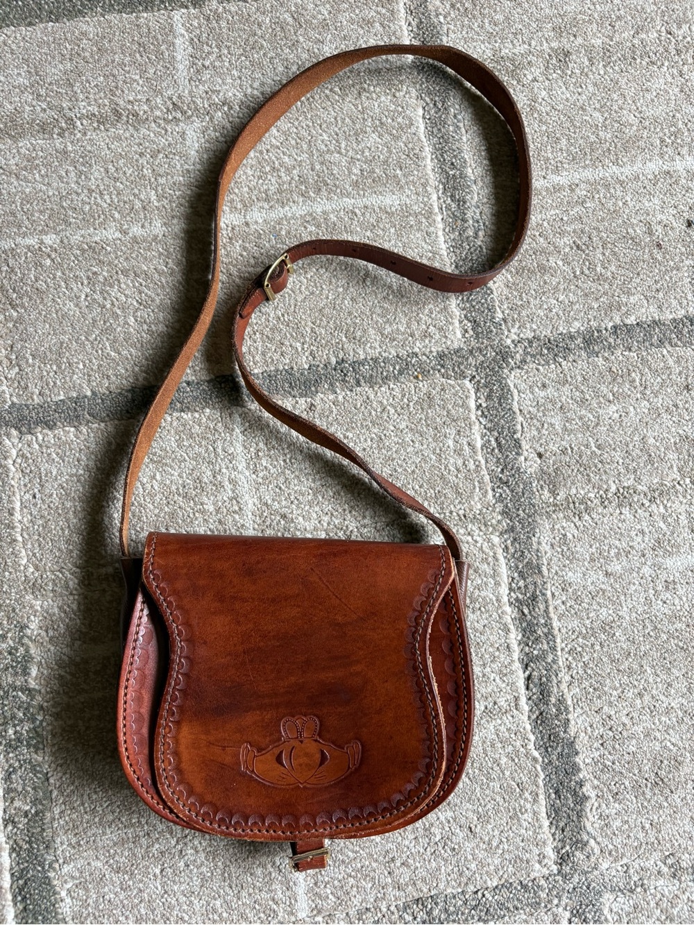 Vintage Purse CrossBody Bag Celtic Claddagh Embossed Leather Purse Tan Brown Bag
